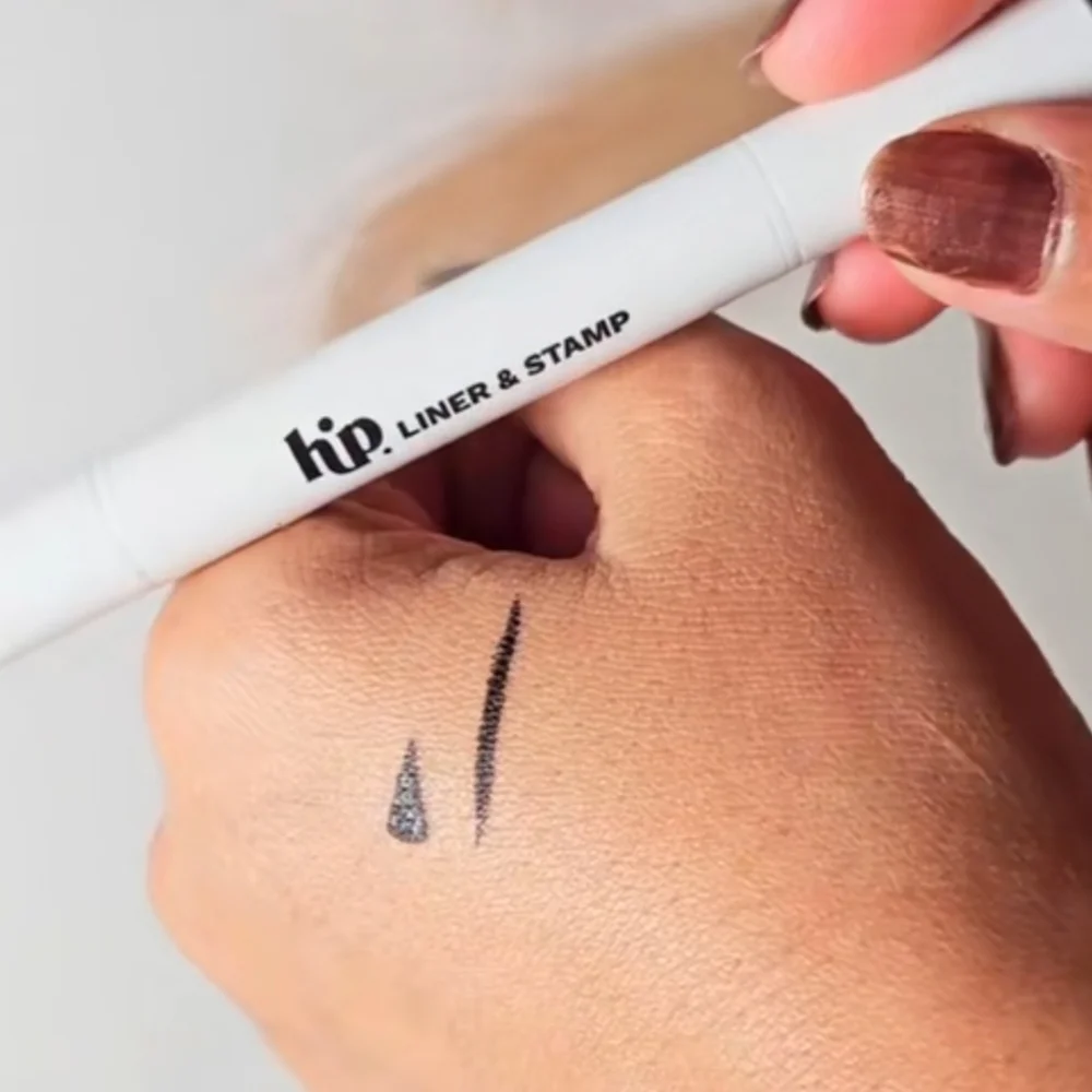 HipDot Liquid Liquid EyeLiner & Stamp - Black